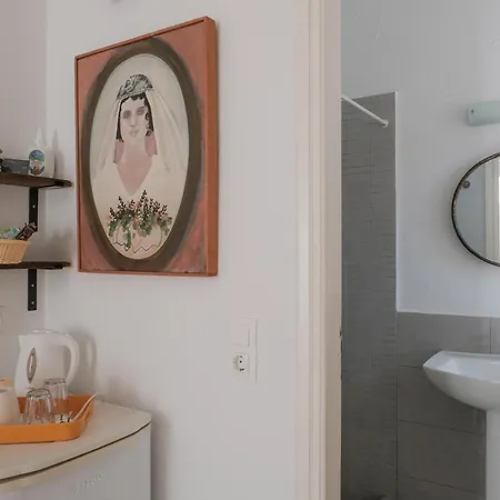 Angela's 3* Mykonos Town